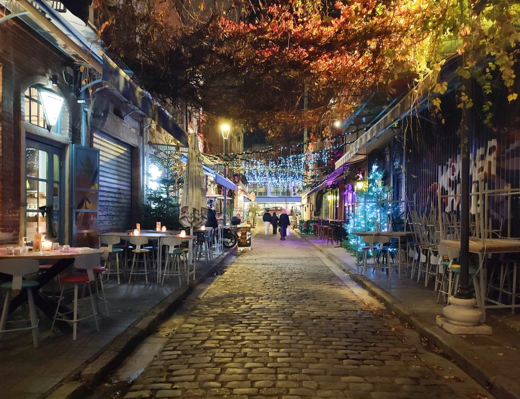 Night photo of Ladadika a historic district and iconic landmark in Thessaloniki, known for its vibrant atmosphere, traditional charm, and lively nightlife.
